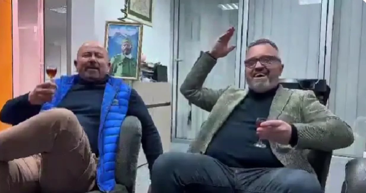 Dragan J. Vučićević, urednik Informera, plagirao hit Halida Bešlića/Prtsc