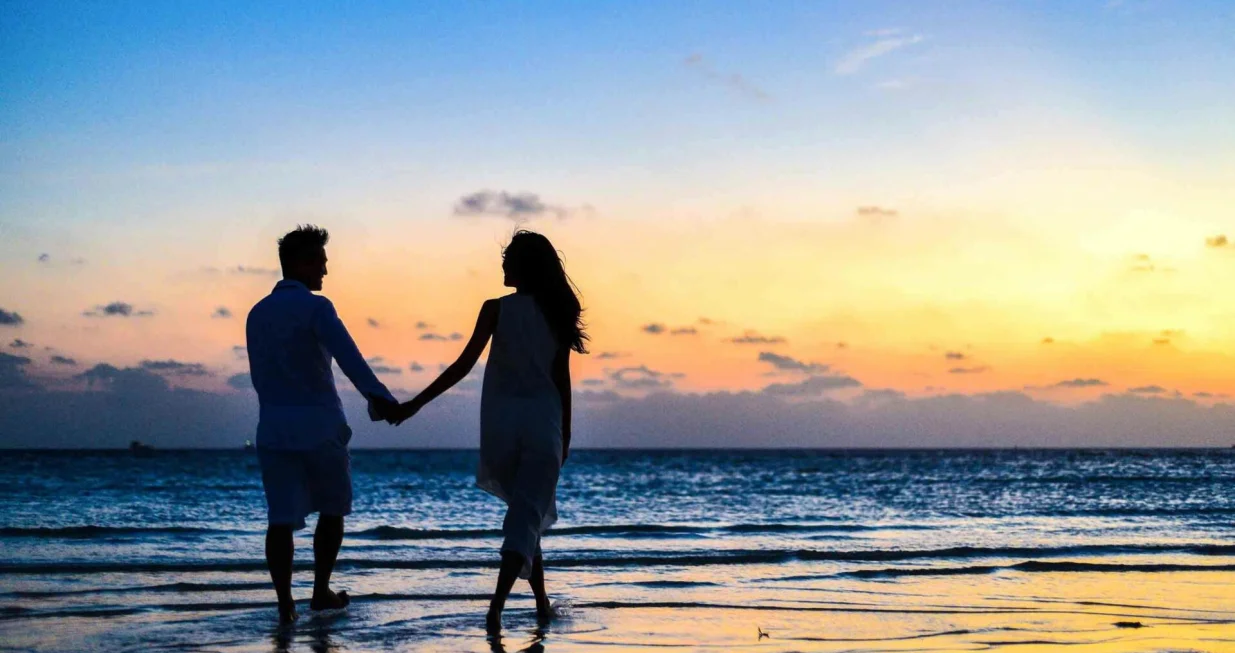 muškarac, momak, žena, djevojka, veza, romansa, brak, sreća, ljubav, more, plaža/Pexels