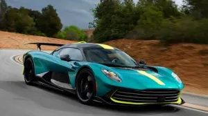 Aston Martin valhalla/