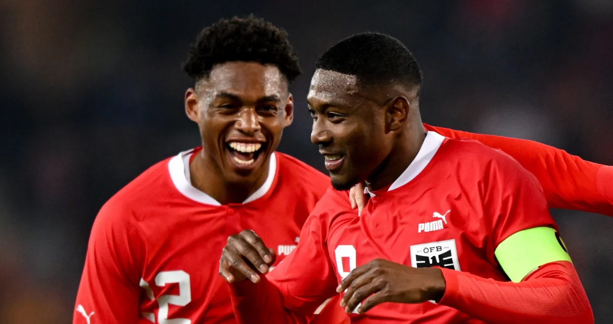 epa10316801 David Alaba (R) of Austria celebrates with Junior Adamu of Austria (L) after scoring the 2-0 lead during the international friendly soccer match between Austria and Italy in Vienna, Austria, 20 November 2022. EPA/CHRISTIAN BRUNA