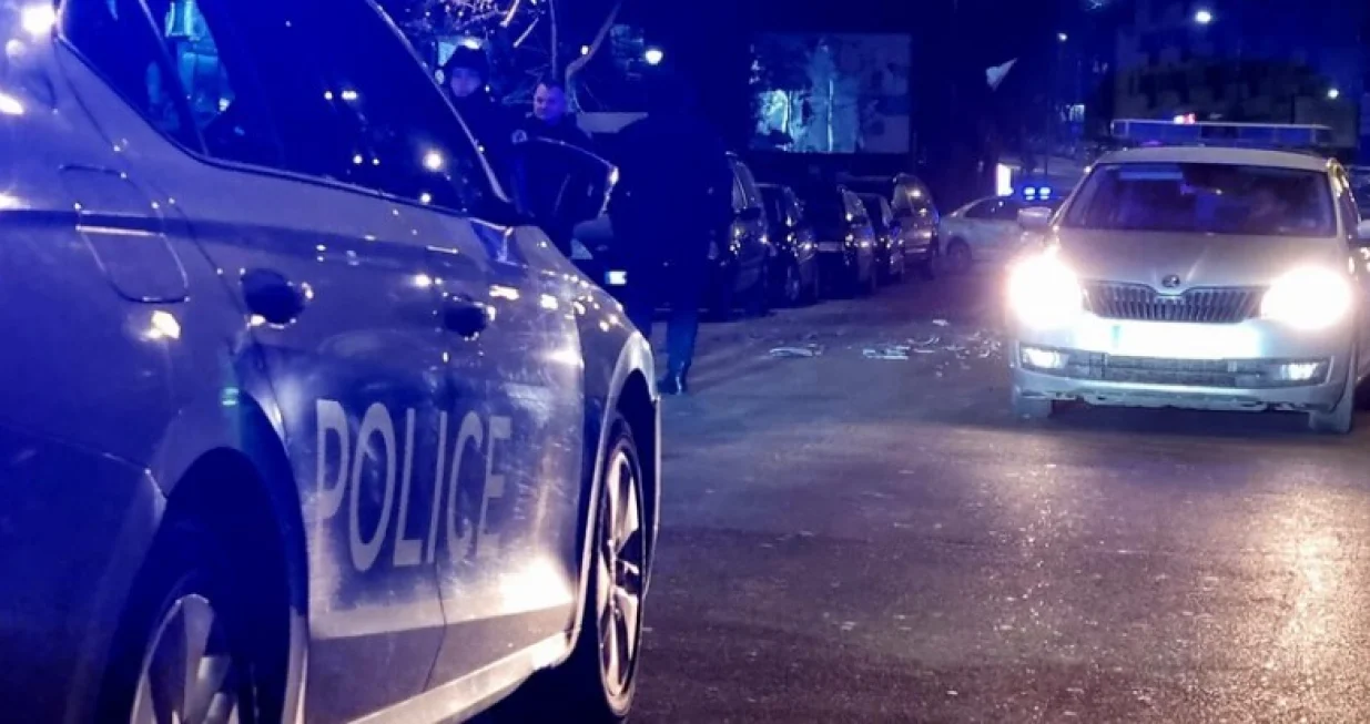 kosovska policija noć ilustracija/- 