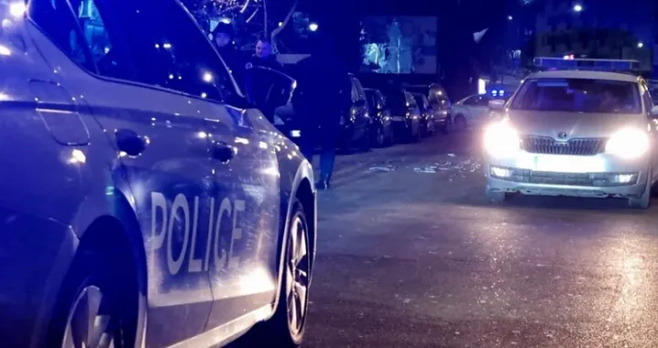 kosovska policija noć ilustracija/- 