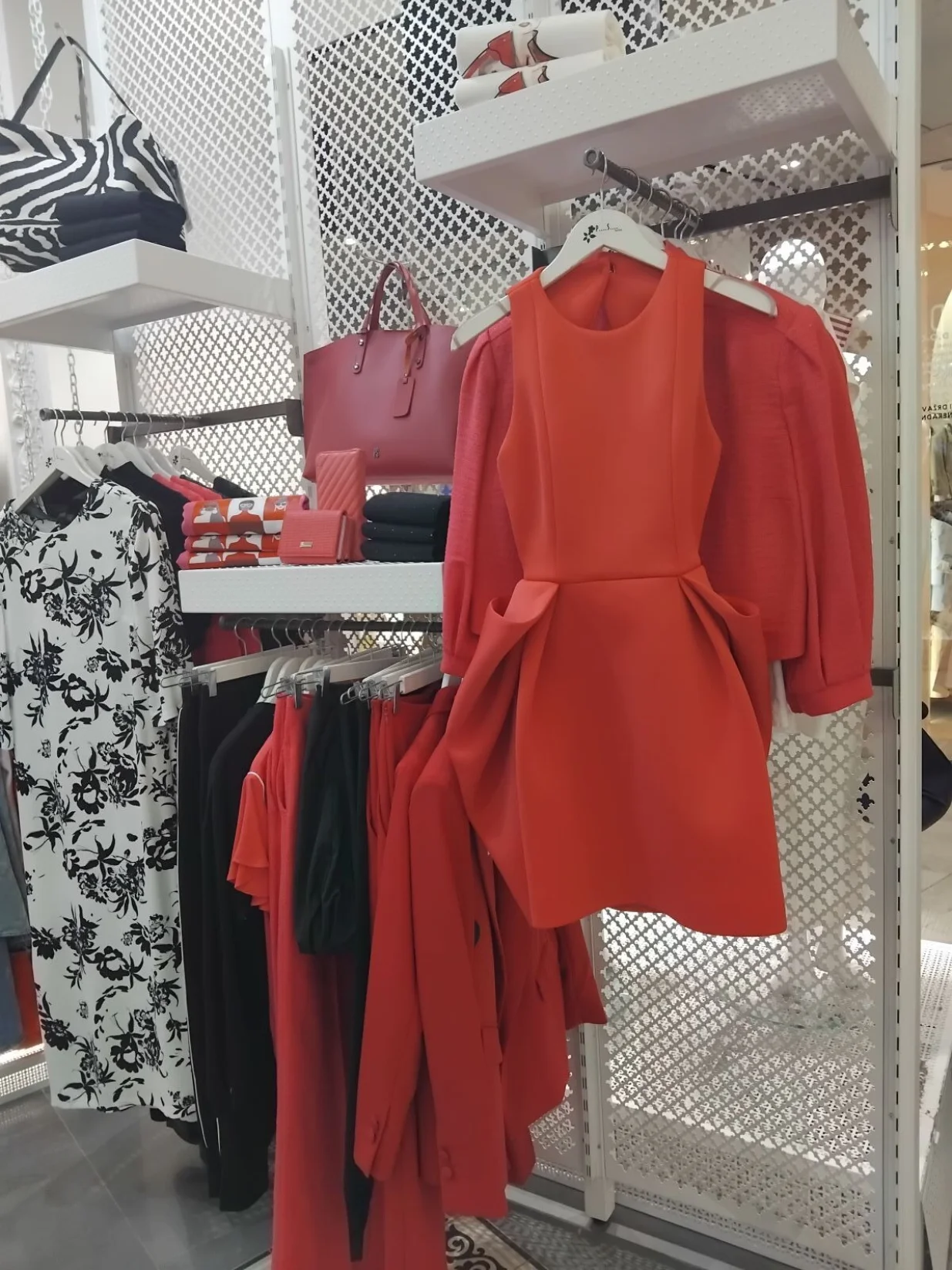 Prodavnica maturskih haljina/Oslobođenje/