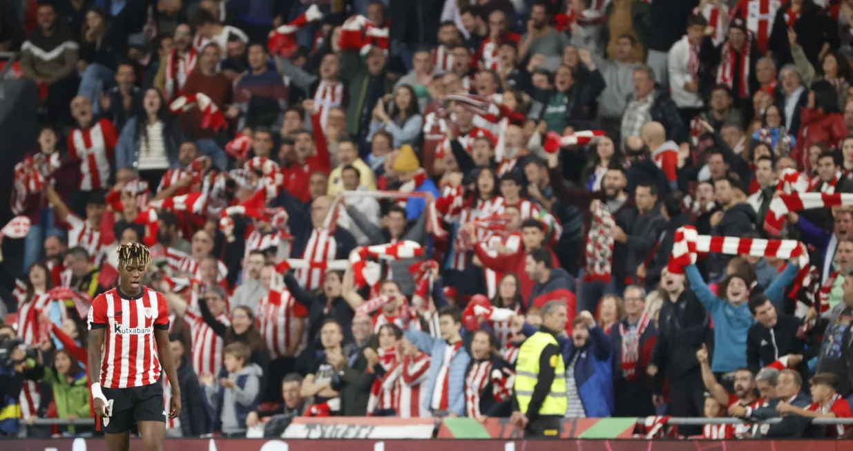 epa10216616 Bilbao's Nico Williams (L) reacts during the Spanish LaLiga soccer match between Athletic Bilbao and UD Almeria in Bilbao, northern Spain, 30 September 2022. EPA/Luis Tejido