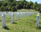 Mezarje, Potočari, bijeli nišani, Memorijalni centar Srebrenica-Potočari, Srebrenica, genocid/Anadolija/