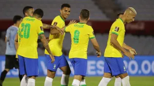 epa08826433 Arthur Melo (C) of Brazil celebrates with his teammates after scoring the 1-0 lead during a match of the South American Qualifiers for the World Cup in Qatar between the teams of Uruguay and Brazil, at the Centenario stadium in Montevideo, Uruguay, 17 November 2020. EPA/Raul Martinez/POOL