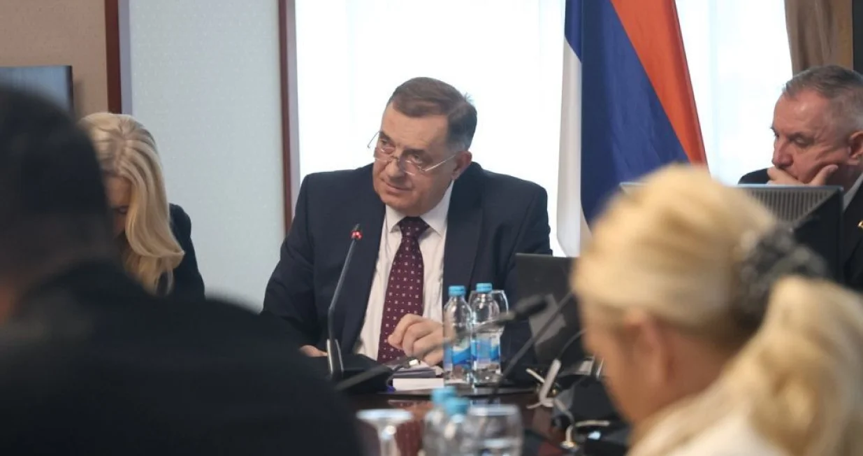 Dodik na sjednici Vlade RS/Srna