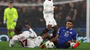 epa10225671 Chelsea's Wesley Fofana (R) in action against Milan's Rafael Leao (L) during the UEFA Champions League group E soccer match between Chelsea FC and AC Milan in London, Britain, 05 October 2022. EPA/Isabel Infantes