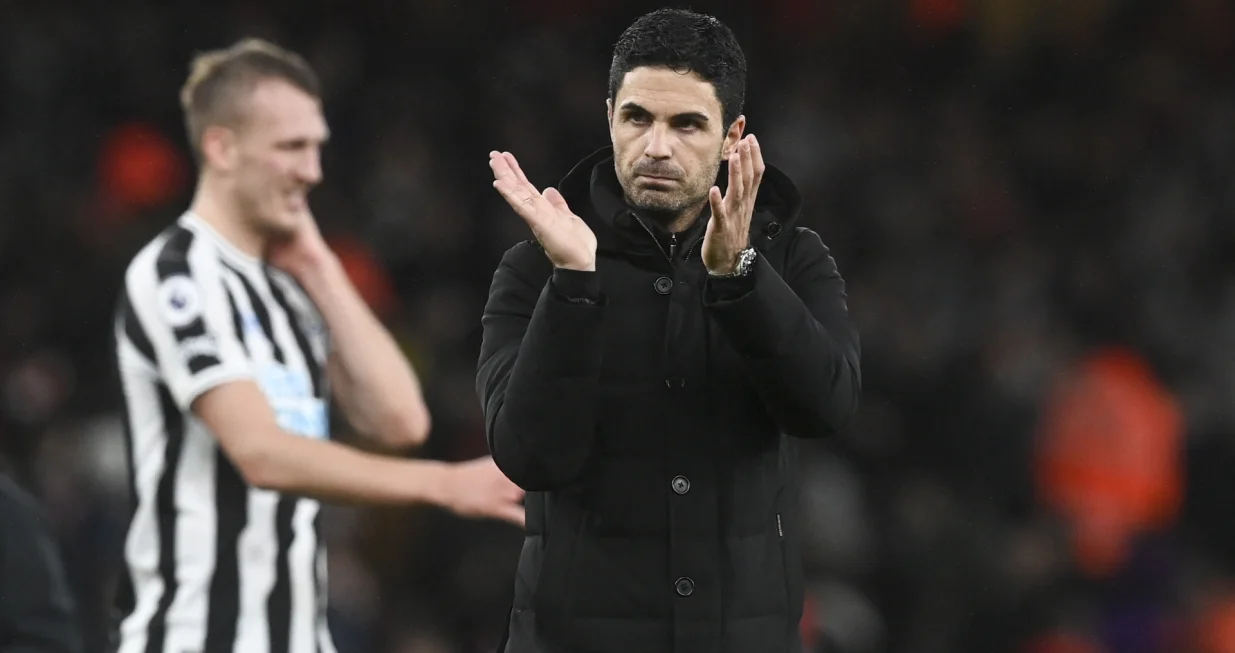 epa10387836 Arsenal manager Mikel Arteta applauds fans after the English Premier League soccer match between Arsenal London and Newcastle United in London, Britain, 03 January 2023. EPA/Neil Hall EDITORIAL USE ONLY. No use with unauthorized audio, video, data, fixture lists, club/league logos or 'live' services. Online in-match use limited to 120 images, no video emulation. No use in betting, games or single club/league/player publications