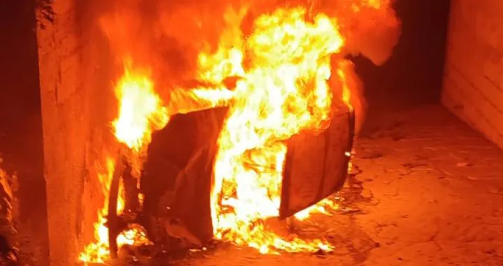 Jeziva nesreća na magistrali: automobil sletio sa vceste i zapalio se dok je vozač bio u njemu/Facebook Jvp Grada Makarske