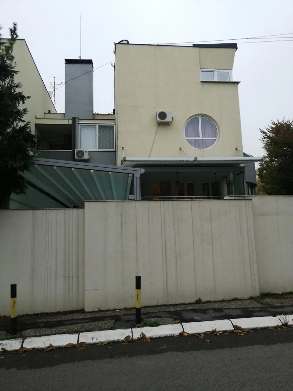 Vila Milorada Dodika na Dedinju, Ulica Vaska Pope/