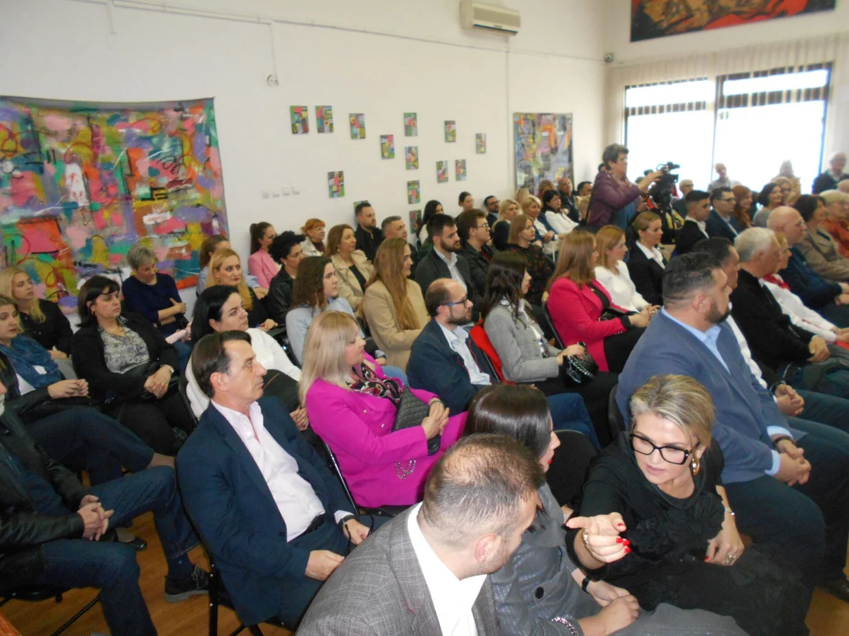 Promocija knjige "Hirurgija kroz prikaze slučajeva" autorice prof. dr. med. sci. Mirhe Agić održana je u Ateljeu "Ismet Mujezinović" u Tuzli/Duška Rebić