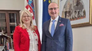 U Ministarstvu vanjskih i europskih poslova Republike Hrvatske u ponedjeljak je održan sastanak između veleposlanice Bosne i Hercegovine u Zagrebu, dr. sci. Elme Kovačević-Bajtal, i ministra Gordana Grlića Radmana//