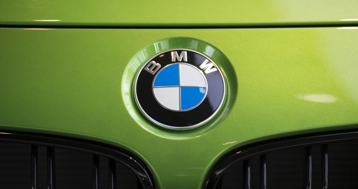 epa08418987 (FILE) - The German car maker's logo is seen on a BMW car during the annual accounts press conference of the BMW Group in Munich, Germany, 21 March 2018 (reissued 13 May 2020). German carmaker BMW will hold its Annual General Meeting as a virtual event without the physical presence of shareholders on 14 May. EPA/DANIEL KOPATSCH *** Local Caption *** 54211548/Daniel Kopatsch