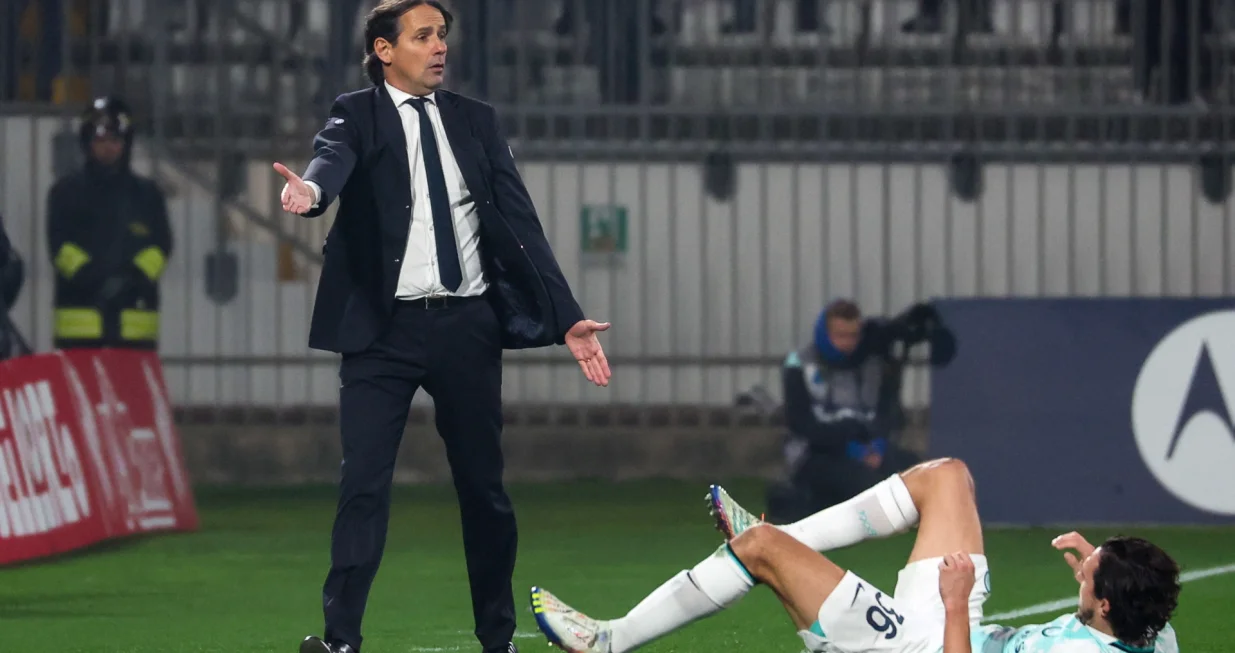 epa10394771 FC Inter Milan's coach Simone Inzaghi during the Italian Serie A soccer match between AC Monza and FC Inter Milan at U-Power Stadium in Monza, Italy, 7 January 2023. EPA/Roberto Bregani