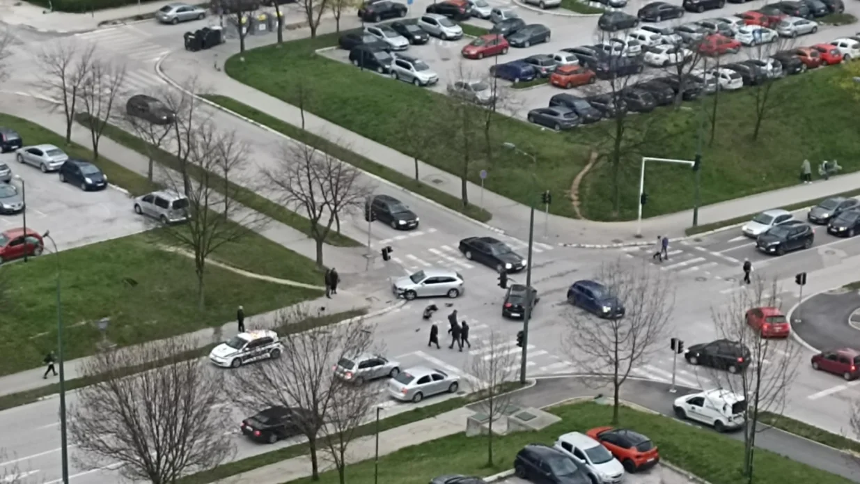 saobraćajna nesreća, sudar, udes, alipašino polje, saobraćaj, mup ks, policija/Čitatelj