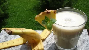 Napitak od ananasa, banane i meda//