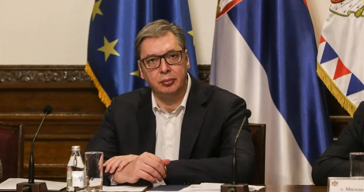 Vučić putuje u Pariz na sastanak sa Macronom/