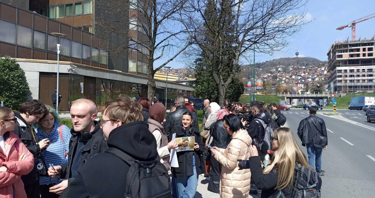 Protest studenata ispred zgrade Vlade FBiH, Jablanica, poplave, studenti/Edin Barimac