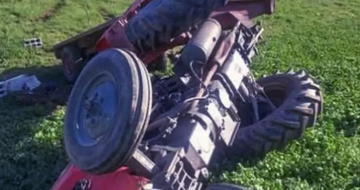 Prevrnuo traktor/Facebook//