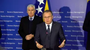 SARAJEVO, 28. novembra (FENA) - Sastanak predstavnika parlamentarnih političkih stranaka iz Federacije BiH, koje čine većinu u Parlamentarnoj skupštini BiH - Hrvatske demokratske zajednice BiH (HDZBiH), Socijaldemokratske partije BiH (SDPBiH), Naroda i pravde (NIP) i Naše stranke održan je večeras u zgradi Parlamentarne skupštini BiH. (Foto FENA/Almir Razić)/Fena