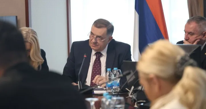 Dodik na sjednici Vlade RS/Srna