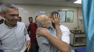 DEIR AL-BALAH, GAZA - 10. APRIL: Izraelska vojska pustila je jutros oko 80 palestinskih pritvorenika iz Pojasa Gaze. (Moiz Salhi - Anadolu Agency)/