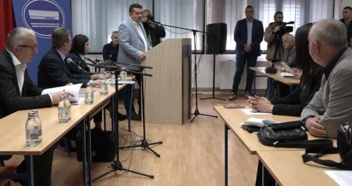 Nenad Stevandić, predsjednik NSRS-a, javna rasprava o nacrtu ustava RS u Doboju/Rtrs