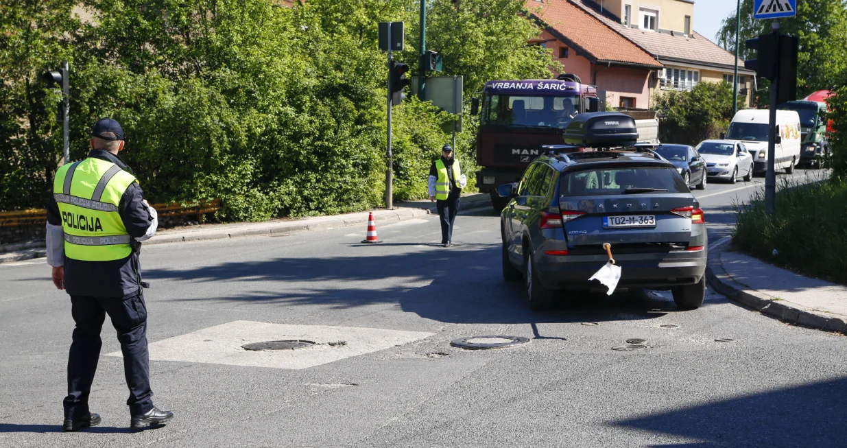 Dolazak delegacije iz Lukavice na obilježavanje 33 godine od napada na kolonu JNA u bivšoj Dobrovoljačkoj/Damir Deljo