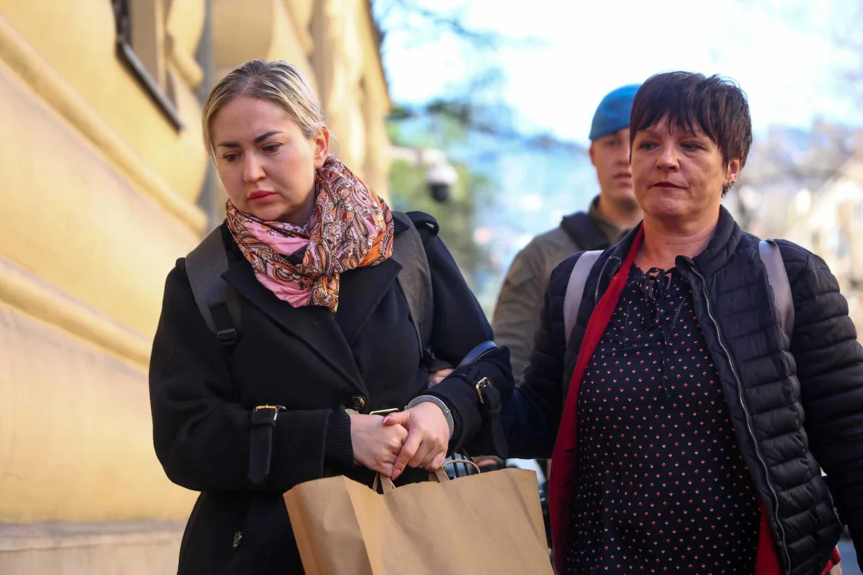 Privođenje Dženite Viteškić u Tužilaštvo KS/Damir Deljo