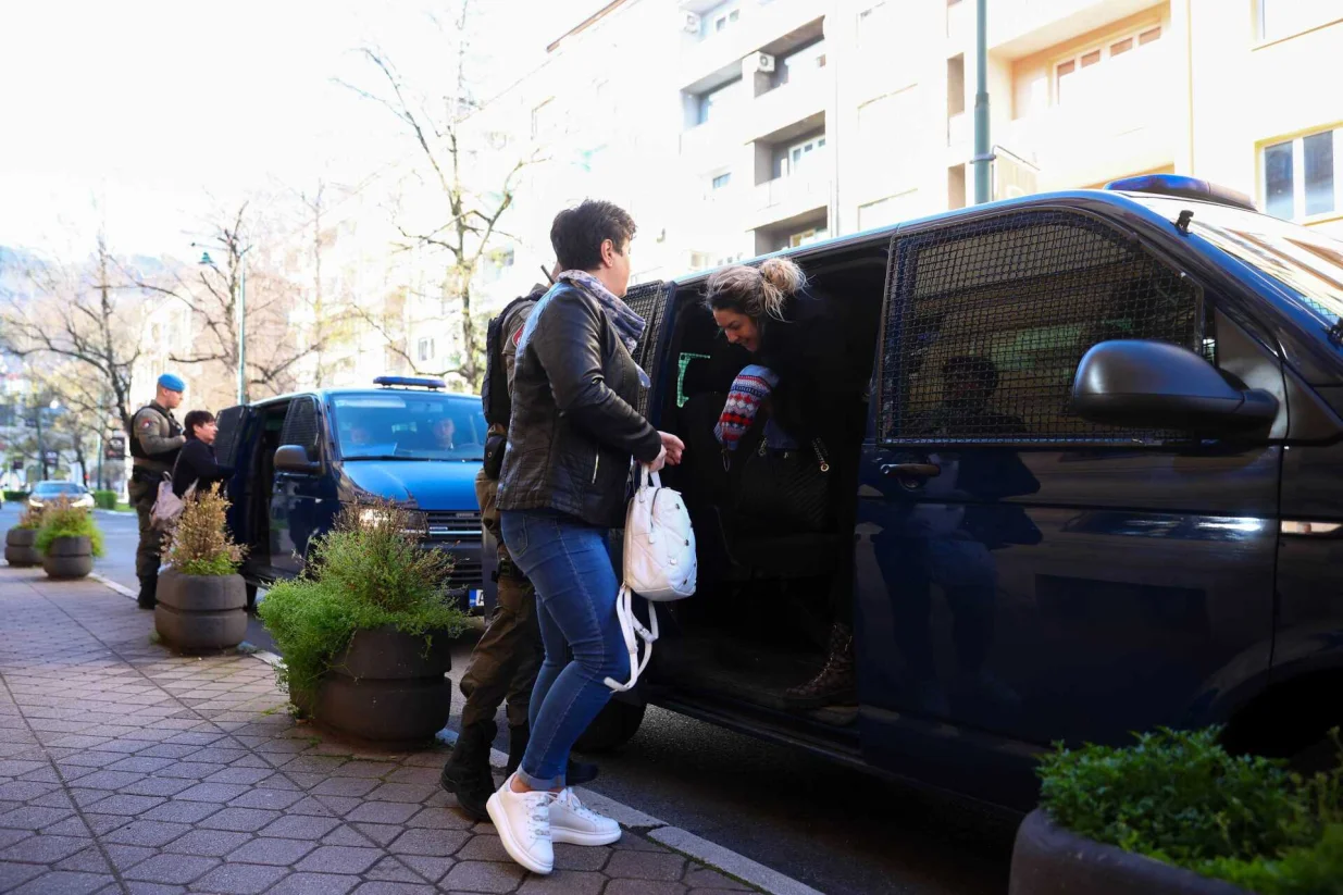 Privođenje Adne Mesihović u Tužilaštvo KS/Damir Deljo