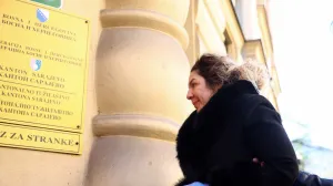 Privođenje Adne Mesihović u Tužilaštvo KS/Damir Deljo