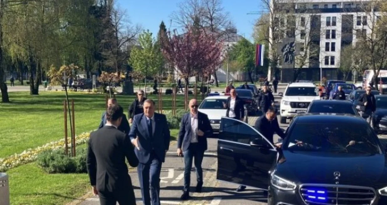 Milorad dodik, dolazak u prijedor, kolona vozila, saj/Rtrs