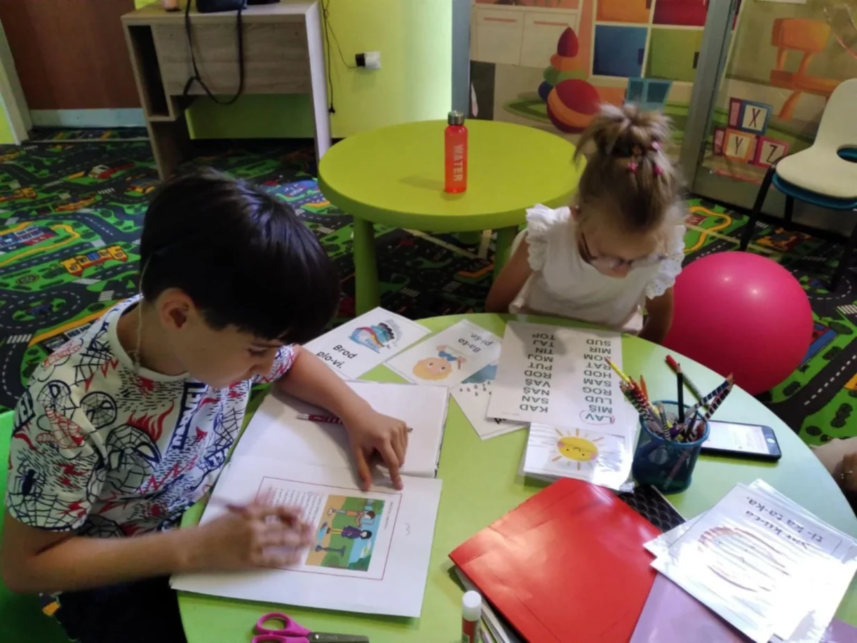 Omladinsko udruženje "Dobro djelo"//