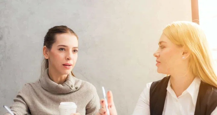 Komunikacija, vještina komuniciranja, razgovor, priča, dvije žene, djevojke/Ilustracija/