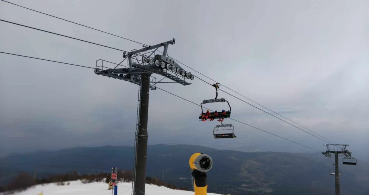Bjelašnica, 12. april. 2025. g, sezona traje, skijaši su tu, skijanje/Oslobođenje