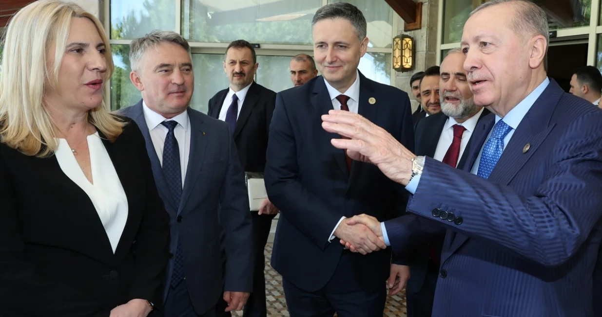 Predsjednik Turske Recep Tayyip Erdogan sastao se u subotu na marginama Diplomatskog foruma u Antaliji sa članovima Predsjedništva Bosne i Hercegovine/Tccb/Mustafa Kamacı