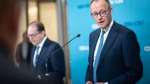 Statement der CDU_CSU zur Vertrauensfrage des Bundeskanzlers Aktuell, 16.12.2024, Berlin, Friedrich Merz CDU gemeinsam mit Alexander Dobrindt CSU bei ihrem Statement im Anschluss an die Wahl zur Vertrauensfrage des Bundeskanzlers von CDU und CSU Bundestagsfraktion im Reichstagsgebaeude Berlin Berlin Deutschland *** Statement by the CDU CSU on the vote of confidence in the Federal Chancellor Current, 16 12 2024, Berlin, Friedrich Merz CDU together with Alexander Dobrindt CSU during their statement following the election on the vote of confidence in the Federal Chancellor by the CDU and CSU parliamentary group in the Reichstag building Berlin Berlin Germany Photo: IMAGO/IMAGOSTOCK&PEOPLE/Imago/imagostock&people