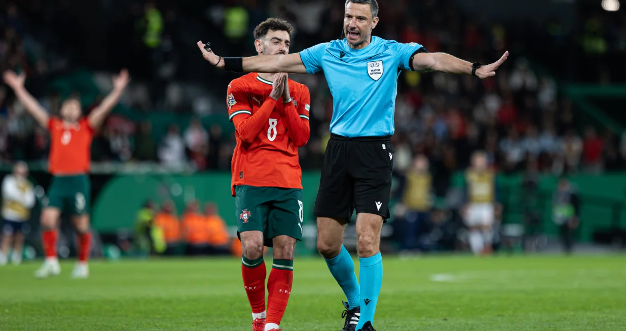 Referee Slavko Vincic gestures during the UEFA Nations League Quarterfinal Leg Two match between Portugal and Denmark at Estadio Jose Alvalade. (Final score: Portugal 5 - 2 Denmark) (Photo by David Martins/SOPA Images/Sipa USA) Photo: SOPA Images/SIPA USA