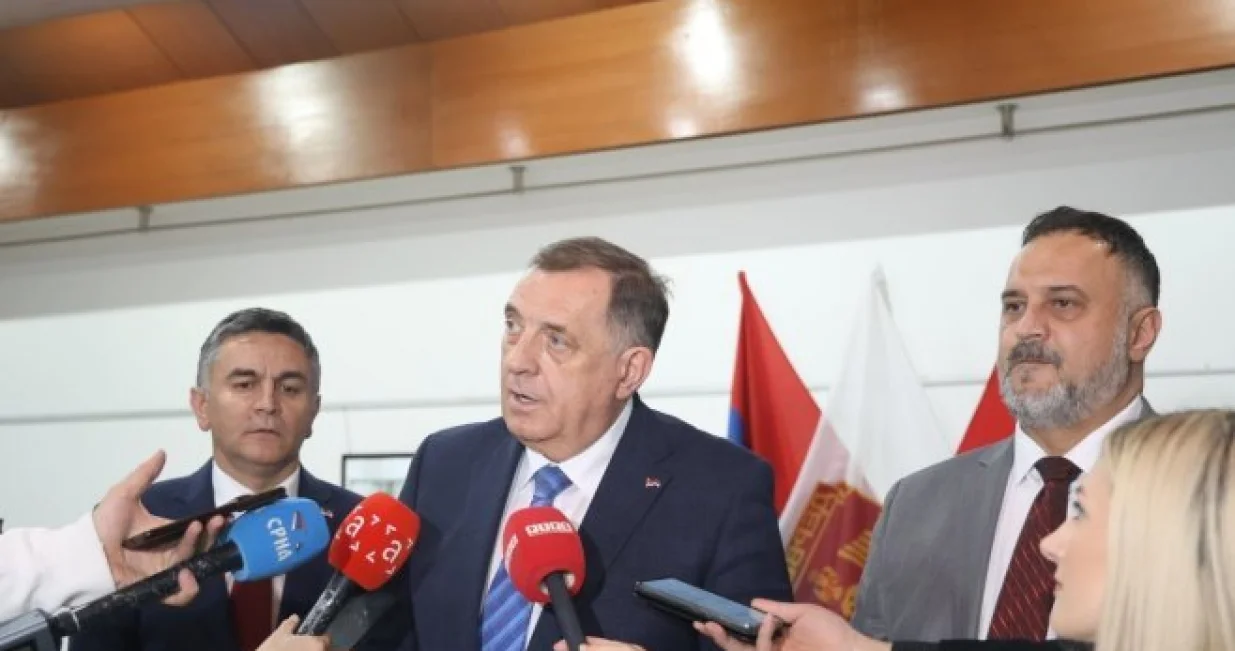 Milorad Dodik prisustvovao tribini u Derventi/Borislav Zdrinja