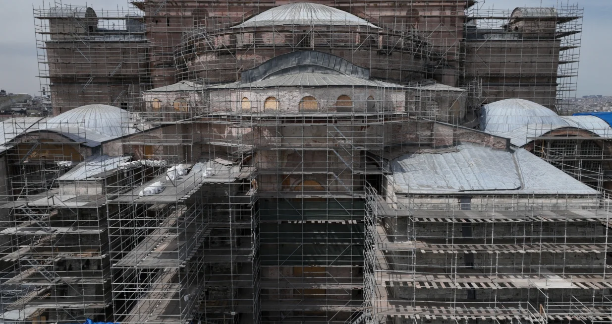 ISTANBUL, TURSKA, 14. APRIL 2025.PoДЌeo je najveД‡i i najopseЕѕniji projekt restauracije 1.486 godina stare Velike dЕѕamije Aje Sofije u Istanbulu. Tursko Ministarstvo kulture i turizma saopД‡ilo je da Д‡e glavna kupola biti otpornija na potrese i da Д‡e izvorno stanje monumentalnog objekta biti paЕѕljivo oДЌuvano. (Harun UyanД±k - Anadolu Agency)/