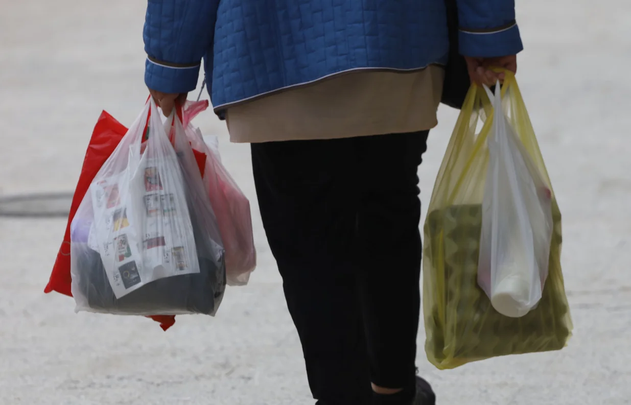 penzioneri penzioner ilustracija februar 2024/Senad Gubelić