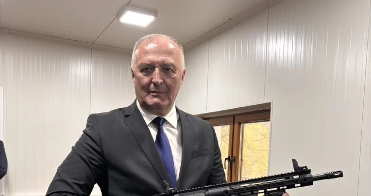 Zukan Helez u posjeti AC Unity Goražde; puška AC ALFA SMG 9 mm je 100 posto domaći proizvod//