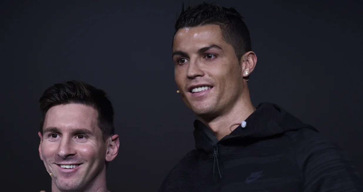 epa08890531 (FILE) Argentina's Lionel Messi (L) and Portugal's Cristiano Ronaldo, two of the nominees for the FIFA Ballon d'Or 2015 award, attend a press conference prior to the FIFA Ballon d'Or awarding ceremony at the Kongresshaus in Zurich, Switzerland, 11 January 2016 (re-issued on 17 December 2020). Polish striker Robert Lewandowski has been named The Best FIFA Men's Player during the virtual Best FIFA Football Awards 2020 on 17 December 2020, ahead of Argentina's Lionel Messi and Portugal's Cristiano Ronaldo. EPA/VALERIANO DI DOMENICO *** Local Caption *** 52517239