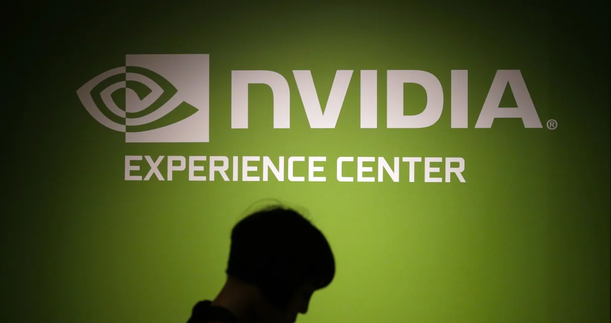 epa08669640 (FILE) - A visitor walks past the Nvidia company logo during a news conference ahead of the COMPUTEX, the largest computer show in Asia, in Taipei, Taiwan, 30 May 2016 (reissued 15 September 2020). US tech giant Nvidia on 13 September 2020 announced it will purchase chip designer Arms for 40 billion US dollar from SoftBank. EPA/RITCHIE B. TONGO *** Local Caption *** 52789390/Ritchie B. Tongo