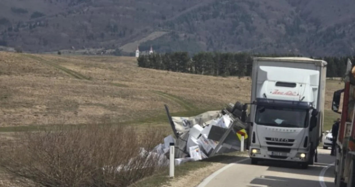 Prevrnuo se kamion/Čitatelj//