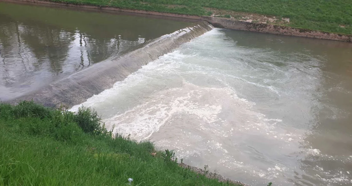 Smrdljiva tečnost zgrozila Sarajlije/ Čitatelj/