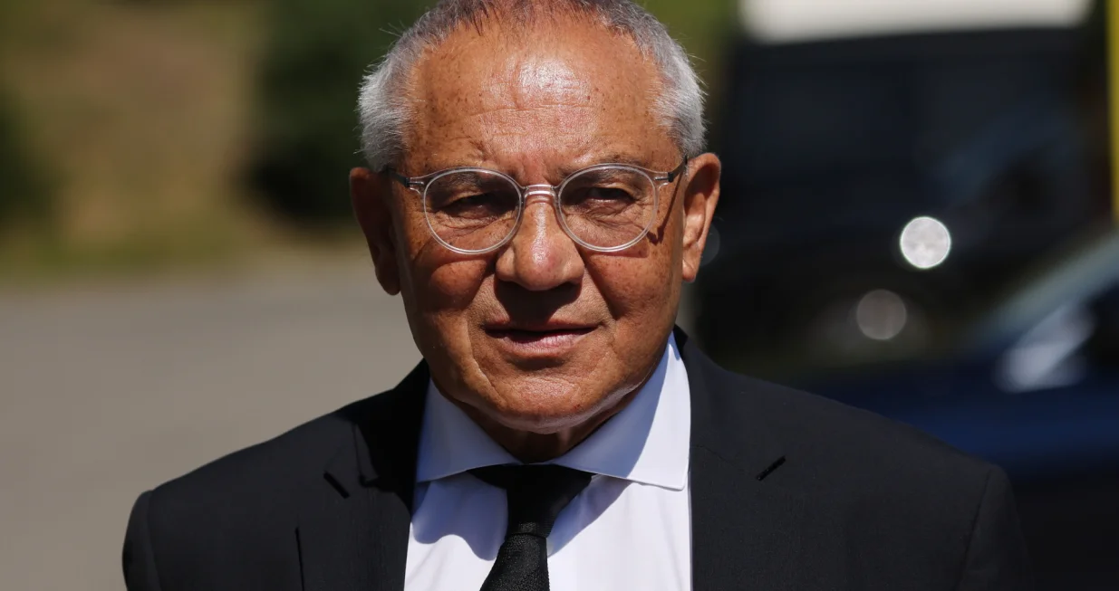 epa10113889 Felix Magath, German soccer manager and HSV icon, arrives for the memorial ceremony for former Hamburg SV soccer player Uwe Seeler at the Volkspark stadium in Hamburg, northern Germany, 10 August 2022. Former HSV soccer player Uwe Seeler died on 21 July 2022, at the age of 85. EPA/FOCKE STRANGMANN