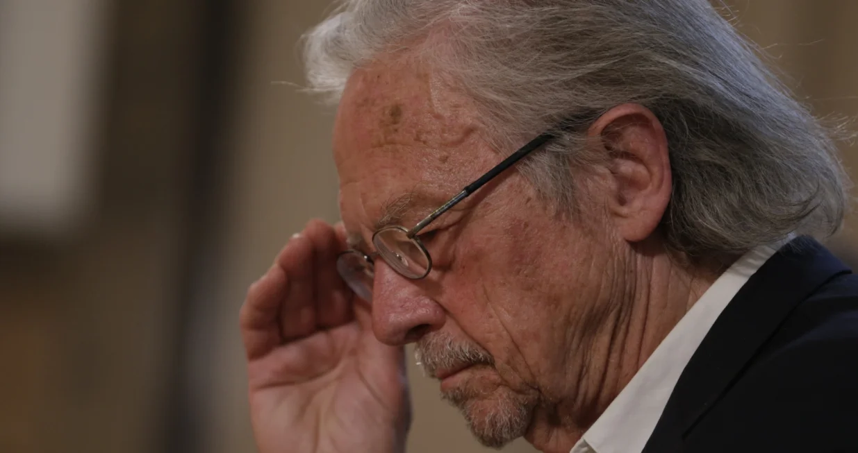 epa09188157 Austrian writer Peter Handke attends a ceremony before receiving a decoration in Belgrade, Serbia, 09 May 2021. Serbia has decorated Austrian Nobel Prize for Literature laureate Peter Handke with The Order of Karadjordje's Star decoration, its highest civilian and military decoration. EPA/ANDREJ CUKIC/Andrej Cukic