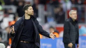 epa10290443 Leverkusen's head coach Xabi Alonso reacts during the German Bundesliga soccer match between Bayer 04 Leverkusen and Union Berlin in Leverkusen, Germany, 06 November 2022. EPA/RONALD WITTEK CONDITIONS - ATTENTION: The DFL regulations prohibit any use of photographs as image sequences and/or quasi-video.